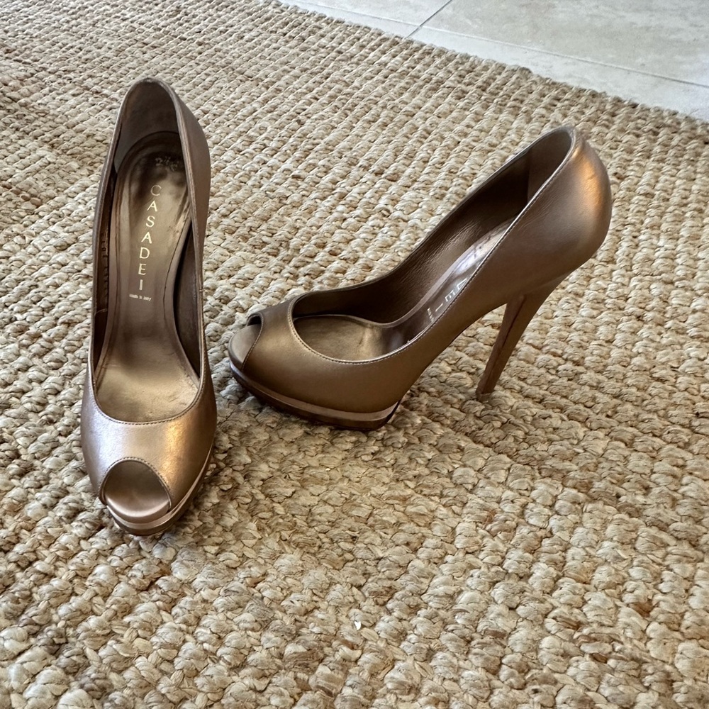 Casadei Metallic Bronze Peep Toe TRIPLE ACTION PUMP SIZE 8